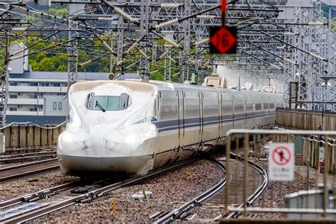 Shinkansen N700 passing at full speed 285 km/h (177 mph) : r/trains