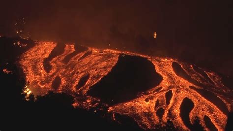 Spain: Stunning footage reveals La Palma volcano eruption | Video Ruptly