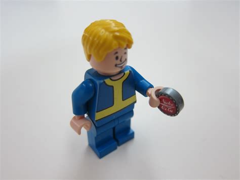 Fallout’s Vault Boy Minifigure by minifiglabs.com « Blog | lesterchan.net