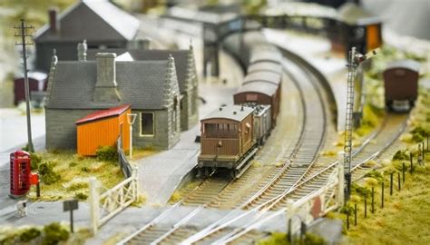 Building Realistic Model Scenery for Trains at Home