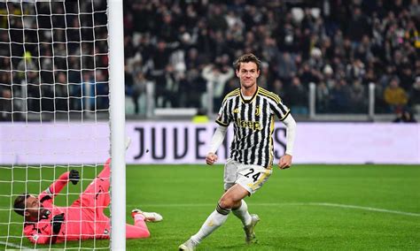 La Juve celebra Rugani: 'Ti vogliamo bene' | ilbianconero.com