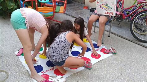 Twister Challenge con amigas - YouTube