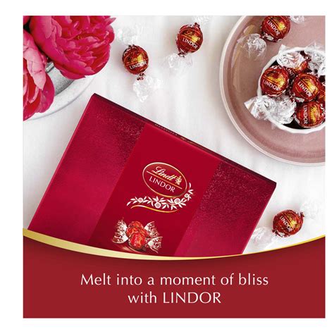 Lindt LINDOR Milk Chocolate Gift Box 235g - Kmart