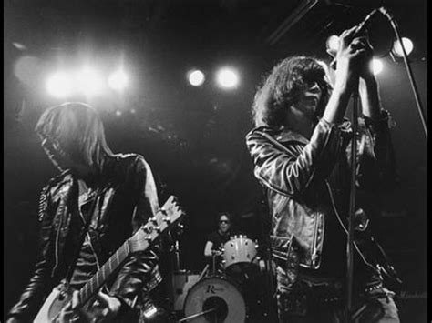 Ramones - Live At The Rainbow - December 31, 1977 - YouTube