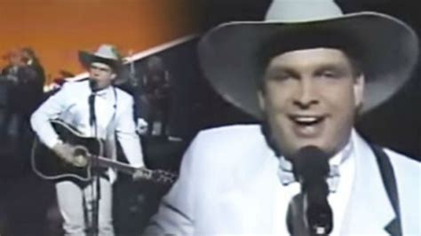 Garth Brooks - Friends In Low Places (1990 Awards) | Country Rebel