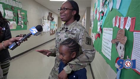 Soldier Surprises Daughter at Riverwood Elementary - YouTube