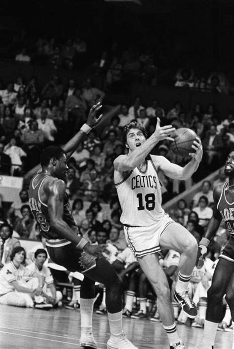 1976: Dave Cowens lifts Celtics to Game 1 win with 25 points, 21 ...