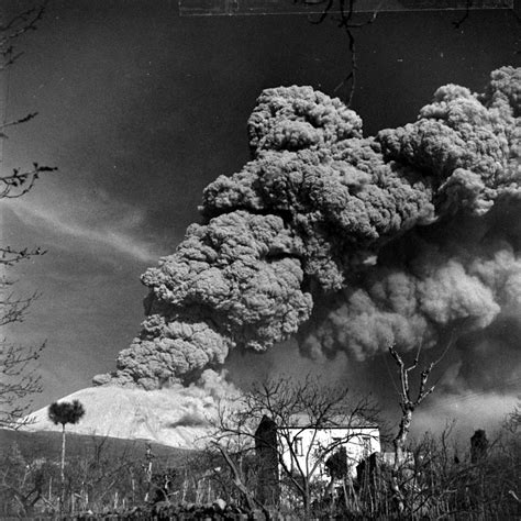 Mount Vesuvius: Photos From the Legendary Volcano's 1944 Eruption