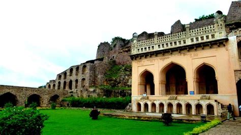 The grand ruins of Golkonda Fort – My Favourite Things