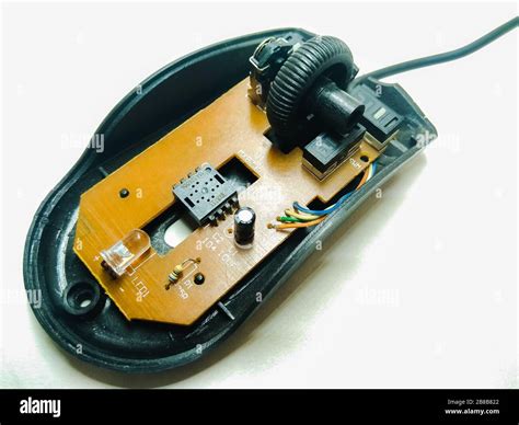 A picture of broken computer mouse Stock Photo - Alamy