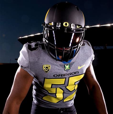 Oregon Ducks debut new gray and black Nike uniforms before UC Davis ...