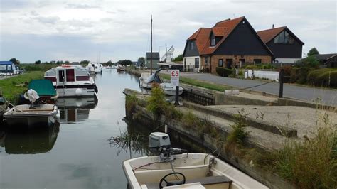 Boats On The River Thurne At Thurne #river #boating #holidays - YouTube