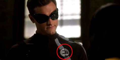 The Flash Finally Gives Elongated Man An Official Emblem