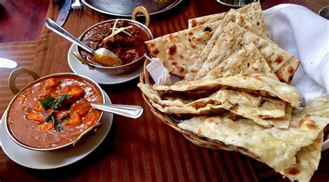 [I ate] Garlic naan with paneer butter masala and mutton rogan josh : food