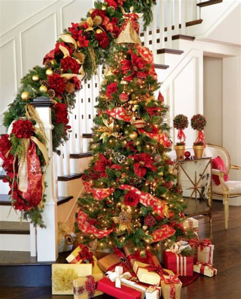 25 Beautiful Red And Gold Christmas Decor Ideas