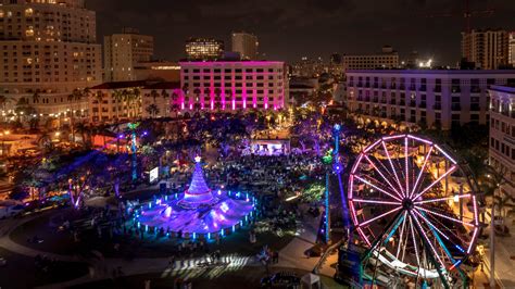 Video: West Palm Beach's Sandi Tree Lighting