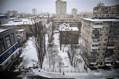 Cold weather brings tougher conditions to fighting in Ukraine