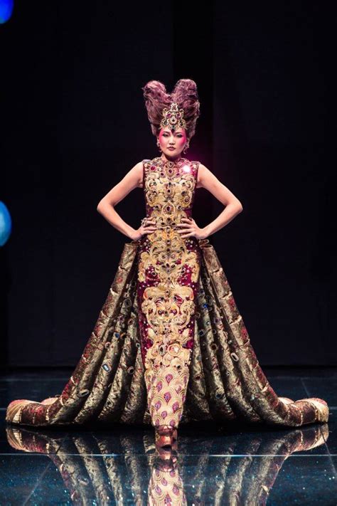 Guo Pei | Fashion, Couture fashion, Extreme fashion