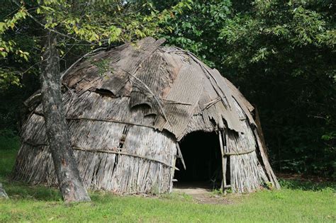 What Do Iroquois, Navajo, and Inuit Dwellings Look Like