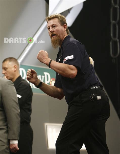 Popularity and Paul Nicholson - Interview with Simon Whitlock at Darts 1