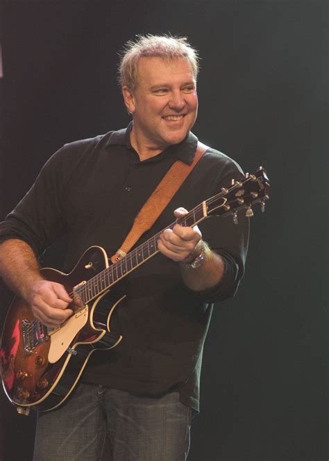 PeopleQuiz - Biographies - Alex Lifeson