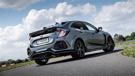 Honda Civic Type R Sport Line review: the wingless, ‘subtle’ super-hatch Reviews 2024 | Top Gear