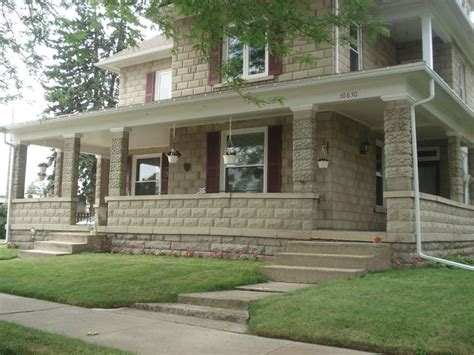 painted concrete block homes - Google Search | Cinder block house, Craftsman exterior, Concrete ...