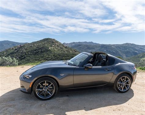 The 2017 Mazda MX-5 RF Is the Best Kind of Miata