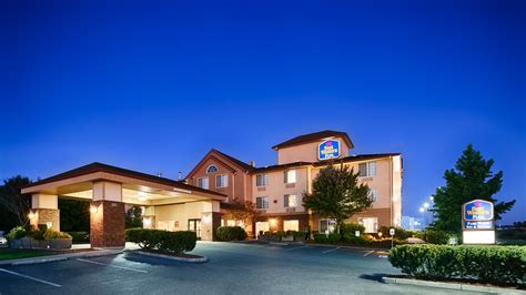 Chehalis Holiday Inn Express Best Western exterior 1200px - LewisTalkWA