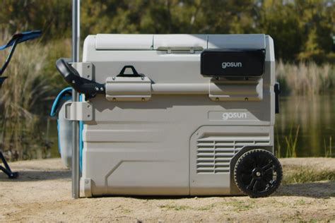 This Solar Powered Cooler Requires No Ice, But It Can Make Ice