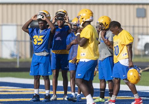 Chapel Hill Bulldogs hit the field for first practice | Sports ...