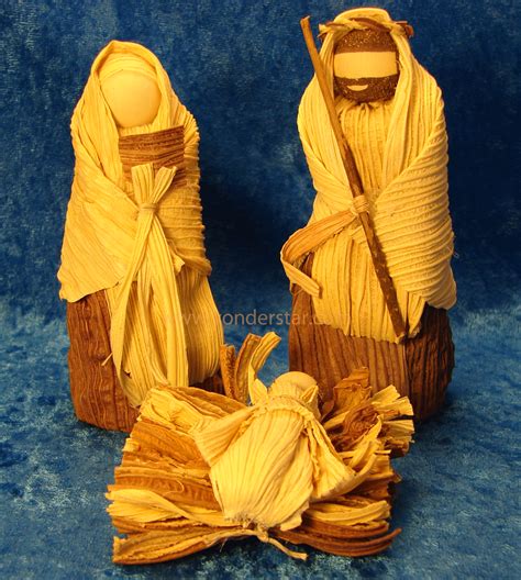 Cornhusk im pinning this cause it is cool Christmas Nativity Scene, Christmas Magic, Nativity ...