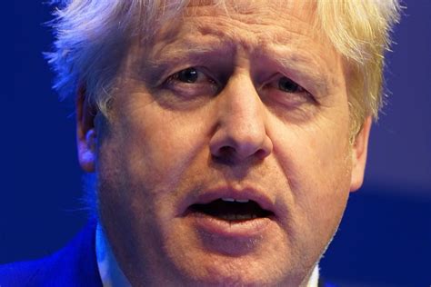 Boris Johnson pays tribute to Covid victims on national day of reflection | Radio NewsHub