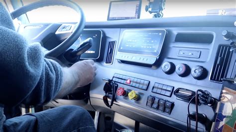 Get an up close look at that all-digital cockpit in the 2022 Freightliner Cascadia -- what's ...