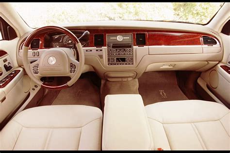 Lincoln Town Car III 1997 - 2003 Sedan :: OUTSTANDING CARS