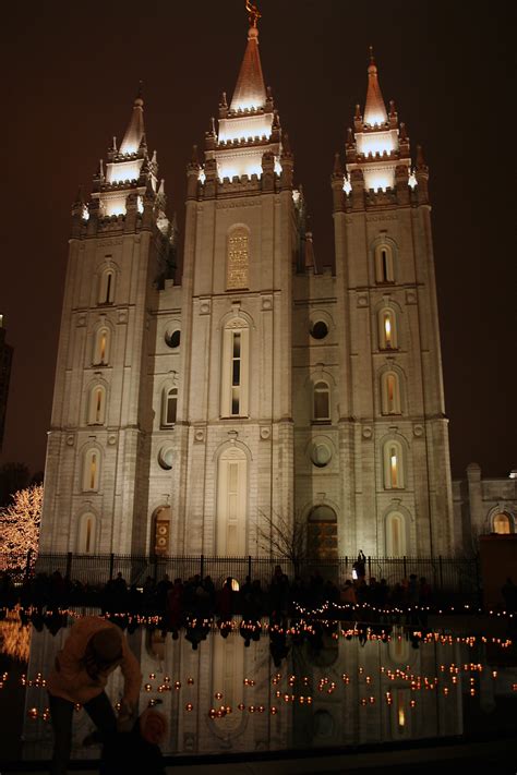 The LDS Temple at Night by ObsidianGongo on DeviantArt