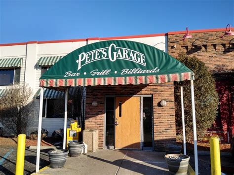 Pete's Garage Is Most Eclectic Auto-Themed Restaurant In Michigan