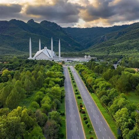 Road to Shah e Faisal Masjid : r/islamabad