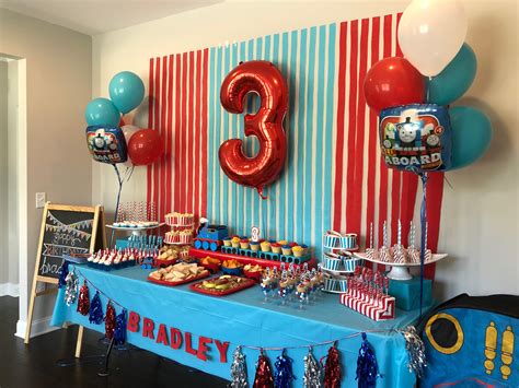 Bradley’s Thomas the Train Birthday Party Table #thomasthetrain # ...