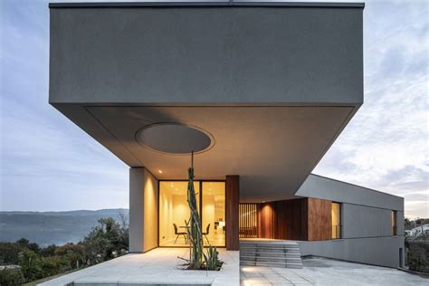 A Cantilevered Roof Makes This House Look Surreal