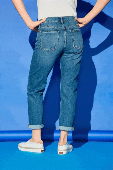 Is the size of a girl’s butt in jeans the same size as it is naturally ...