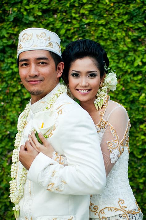 Traditional Indonesian Wedding in Bali | Junebug Weddings