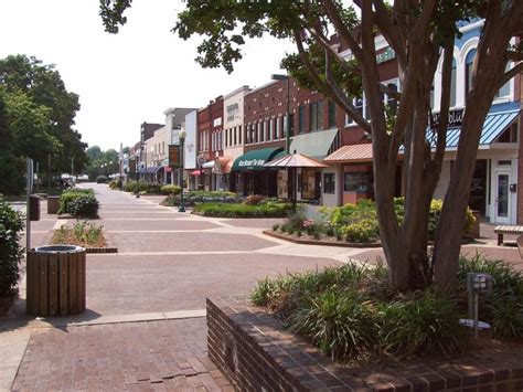 Hickory NC - Small Town Charm, Friendly Folks & Diverse Work Opportunities