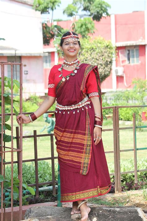 Traditional and comfortable ️: Women of Chhattisgarh wear saree known ...