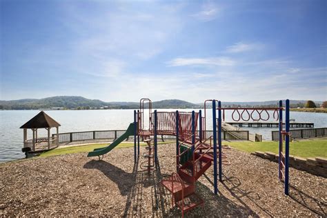 Wyndham Garden Lake Guntersville | Guntersville, AL Hotels