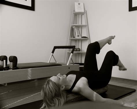 5 Foam Roller Exercises To Relieve Shoulder Tension - Lindywell