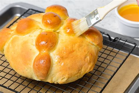 Pan de Muerto Recipe: Mexican Day of the Dead Bread