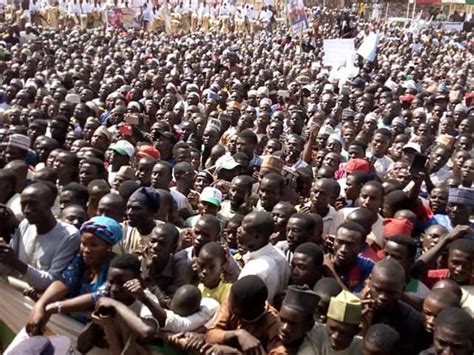 Teeming crowd receive Atiku, PDP for their campaign in Kebbi State (Photos) – Bodedolu Reports