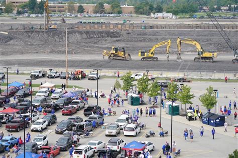 Buffalo Bills fans finding pricey parking this season