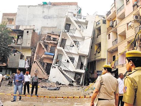 Quake-hit building collapses, triggers scare in south Delhi | Latest News Delhi - Hindustan Times